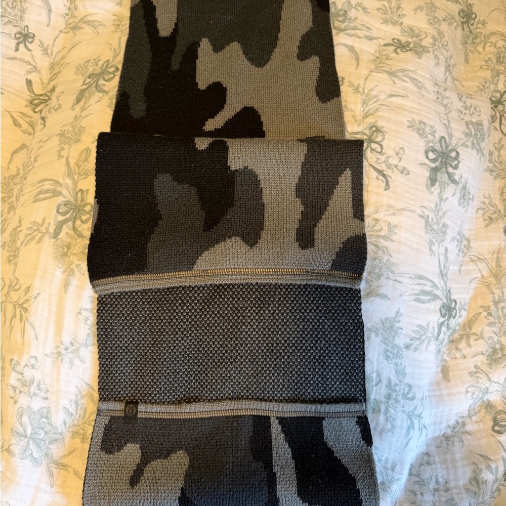lululemon athletica Camouflage Scarf - Black and Gray